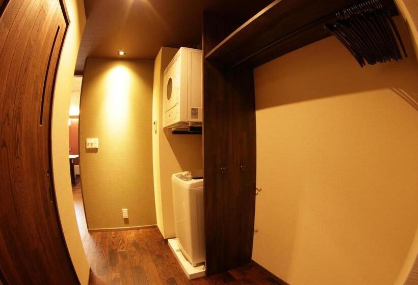 شقة غرفة واحدة, Shirakaba