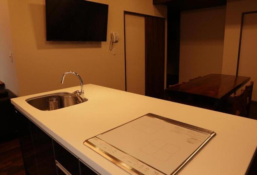 شقة غرفة واحدة, Shirakaba