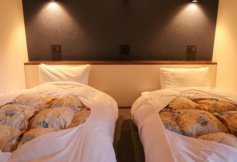 غرفة عائلية, Shirakaba