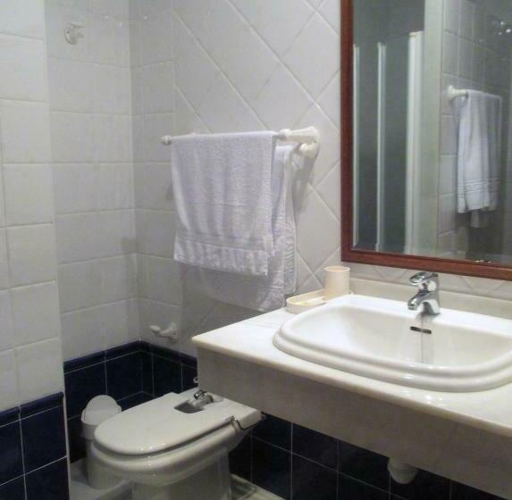 Четырехместный Номер Стандарт, Hostal Artiga