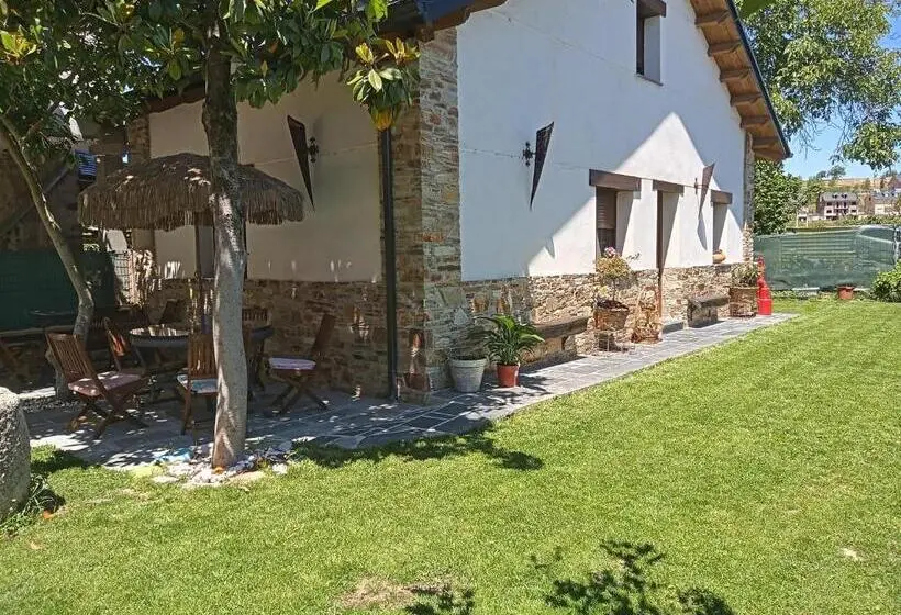 Talo 3 Makuuhuonetta, Albergue La Medina De Camponaraya