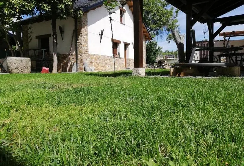 Talo 3 Makuuhuonetta, Albergue La Medina De Camponaraya