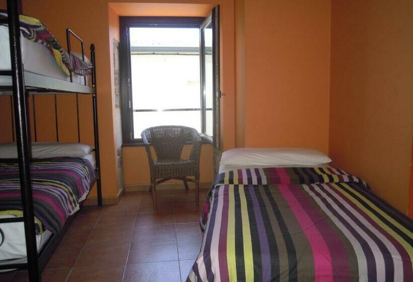 Кровать в Общей Комнате, Albergue O Durmiñento