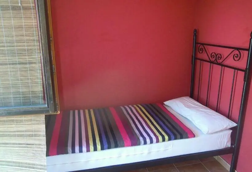 اتاق استاندارد سه نفره, Albergue O Durmiñento