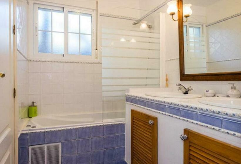 اتاق استاندارد با وان آب گرم, At Home In Malaga Stay & Solo Travellers