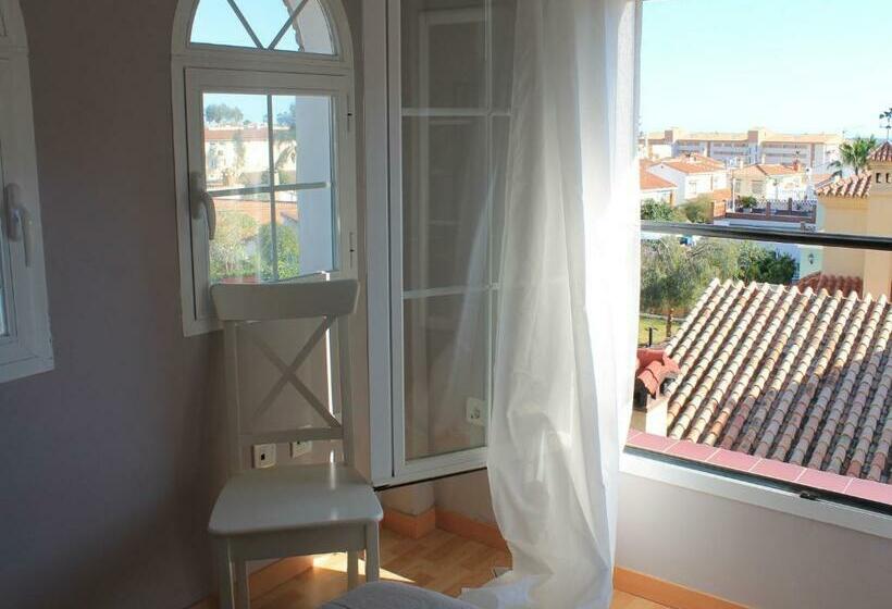 اتاق اساندارد با چشم‌انداز جانبی به دریا, At Home In Malaga Stay & Solo Travellers