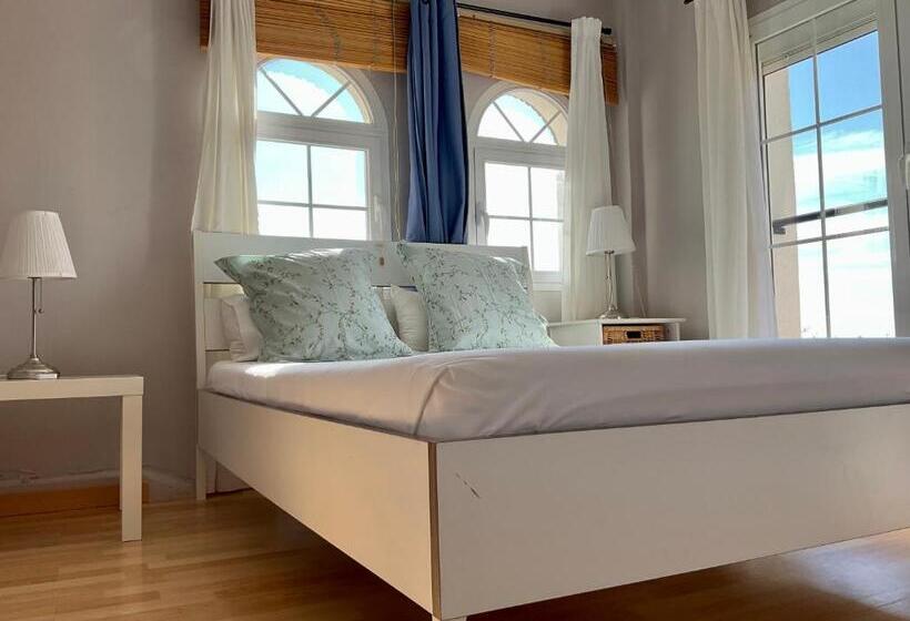 اتاق اساندارد با چشم‌انداز جانبی به دریا, At Home In Malaga Stay & Solo Travellers