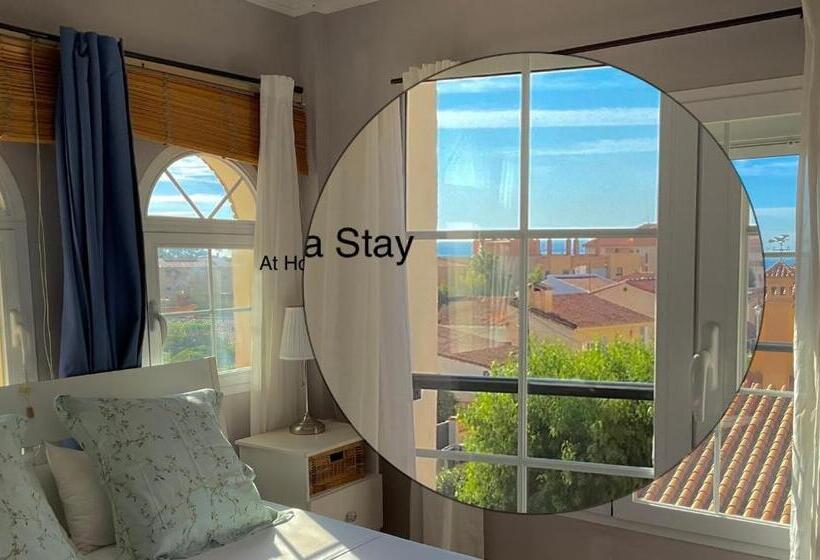 اتاق اساندارد با چشم‌انداز جانبی به دریا, At Home In Malaga Stay & Solo Travellers