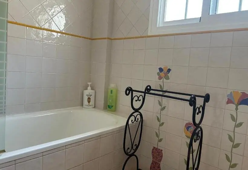 バスルーム共有のシングルスタンダード, At Home In Malaga Stay & Solo Travellers