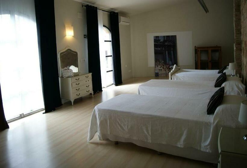 חדר סטנדרט לארבעה, Flora