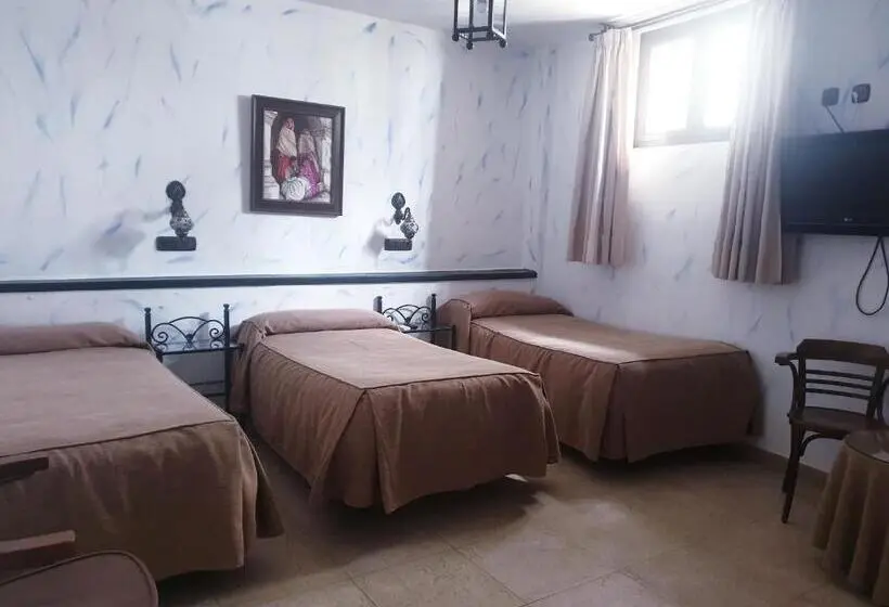 Standard Kolmen Hengen Huone, Hospedería El Caravansar