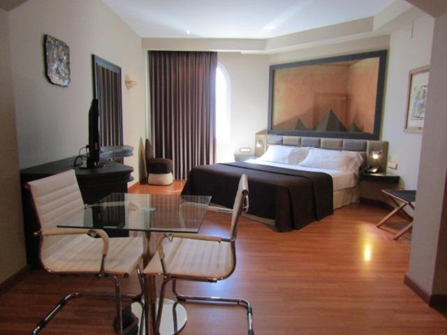 주니어 스위트, Alkalat