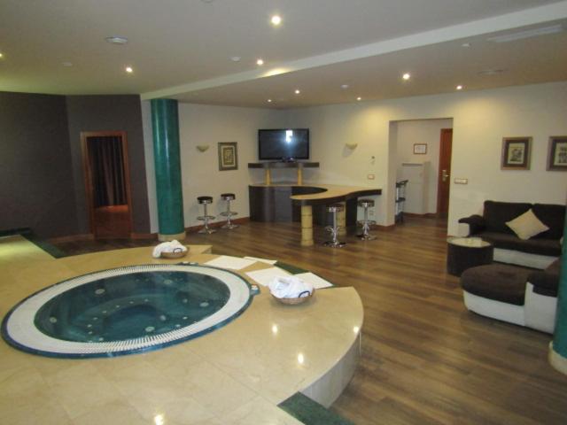 디럭스 스위트, Alkalat