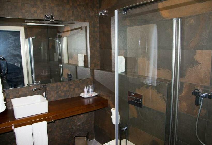 اتاق لوکس, Barrio Nuevo