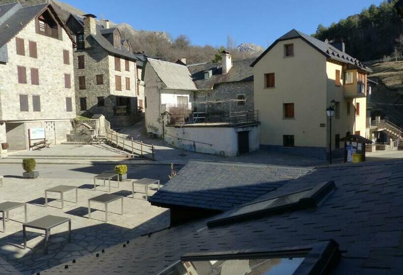 اتاق استاندارد سه نفره, Casa Escolano