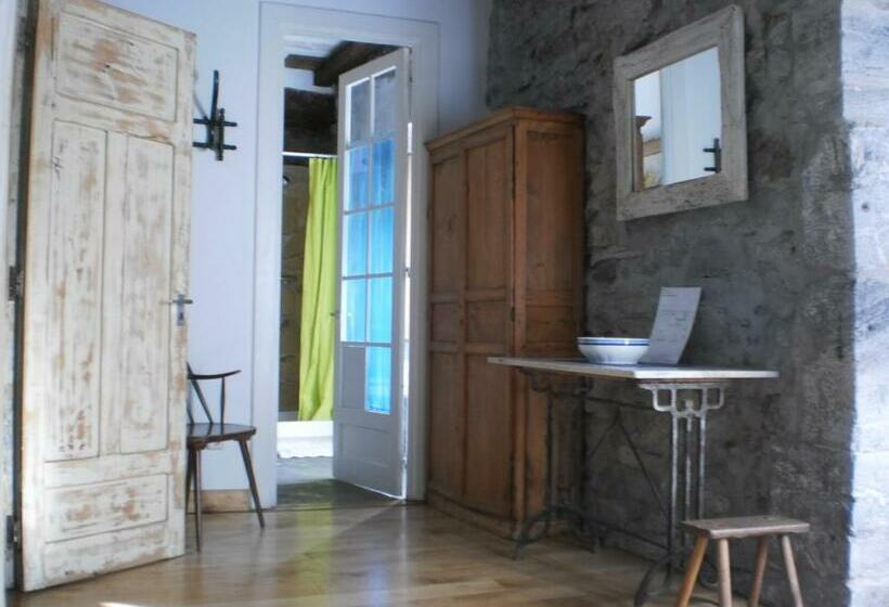 スタンダードトリプルルーム, Larraenea Bed And Breakfast