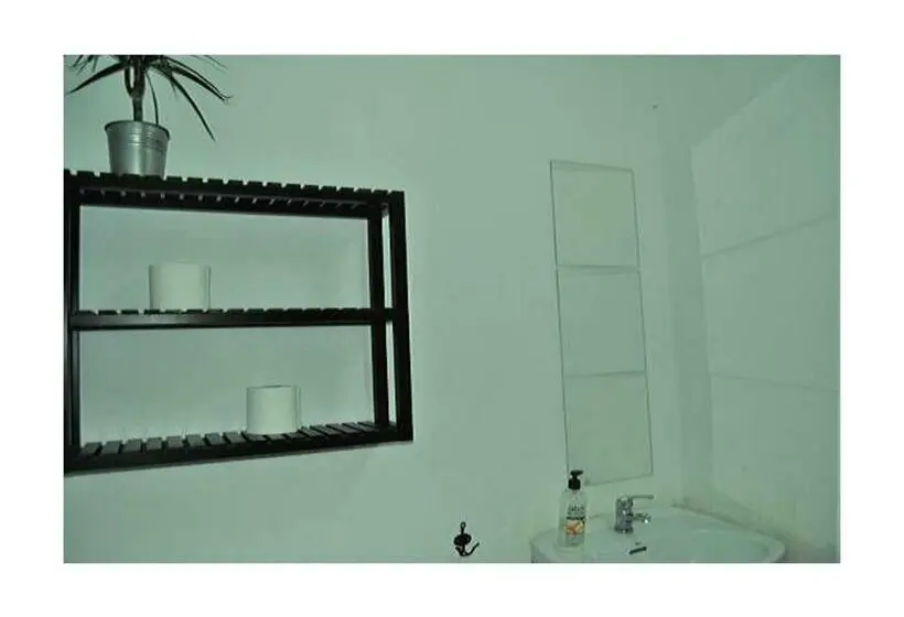 اتاق اکونومی, B&b Una Habitación Propia