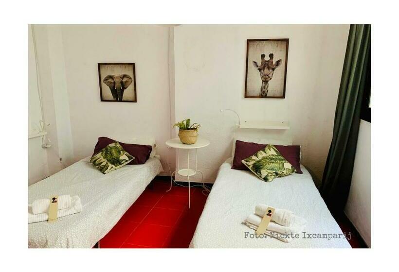 غرفة إقتصادية, B&b Una Habitación Propia