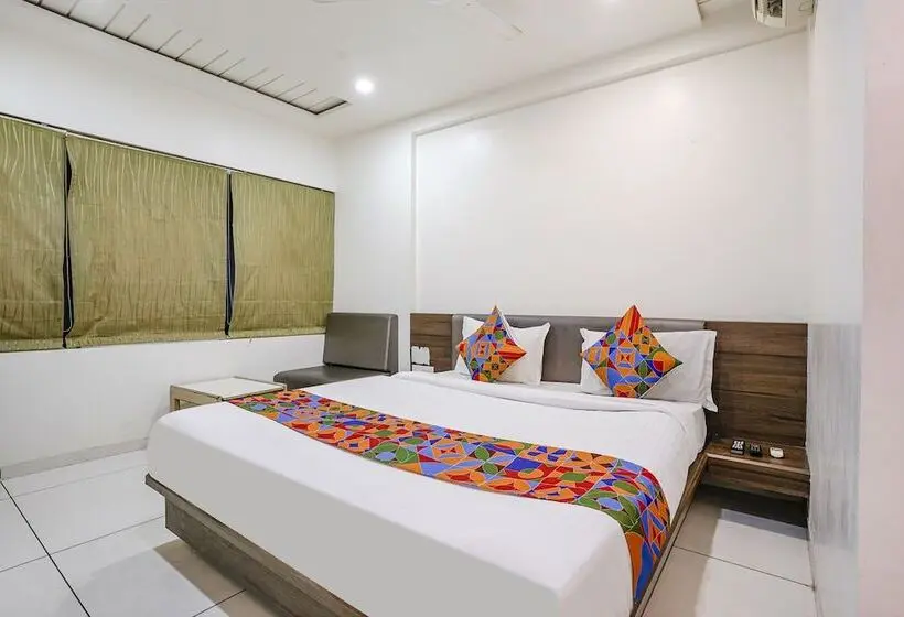 Deluxe-huone, Fabhotel Panchsheel