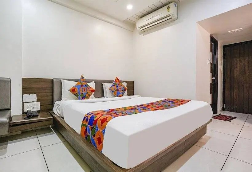 Deluxe-huone, Fabhotel Panchsheel