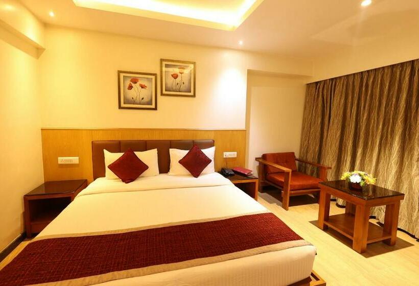 חדר אקזקיוטיב, Akash Inn