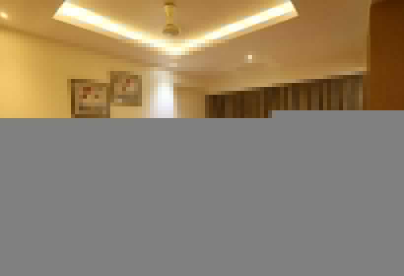 חדר אקזקיוטיב, Akash Inn