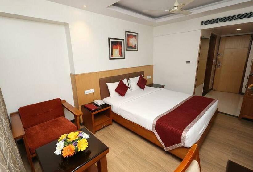 חדר אקזקיוטיב, Akash Inn