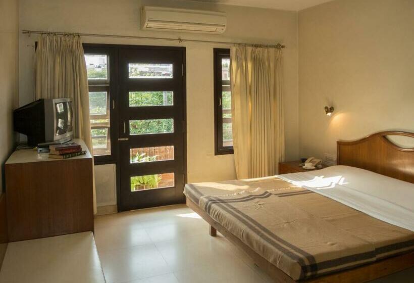 バルコニー付きデラックスルーム, Atithi Guest House