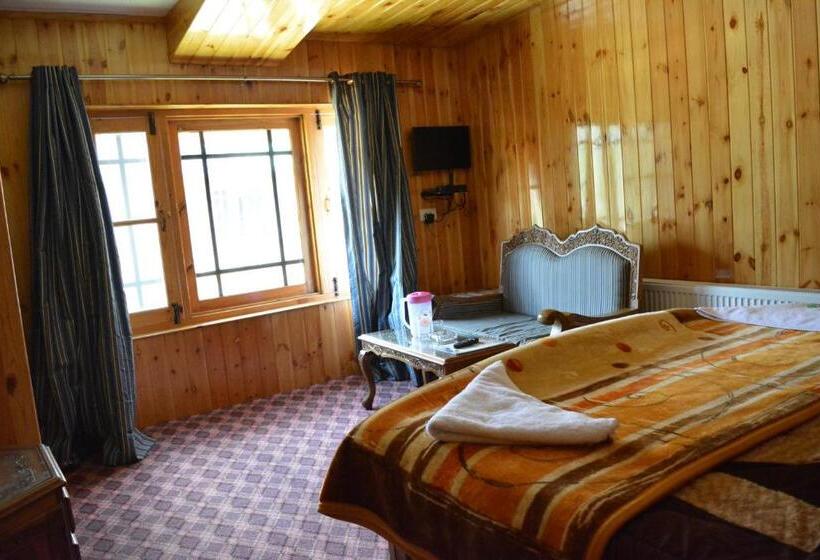 חדר דלוקס, Barzman