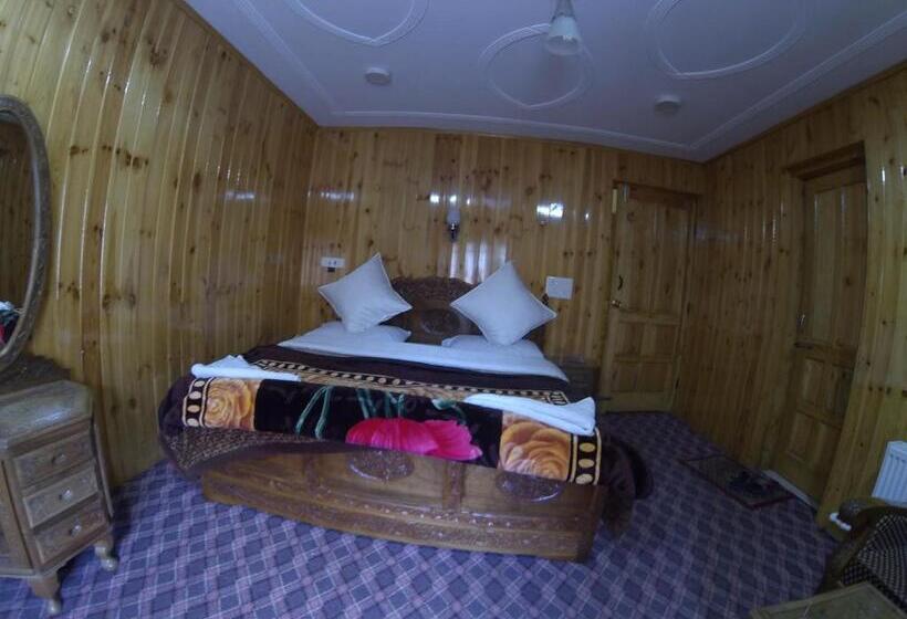 חדר דלוקס, Barzman