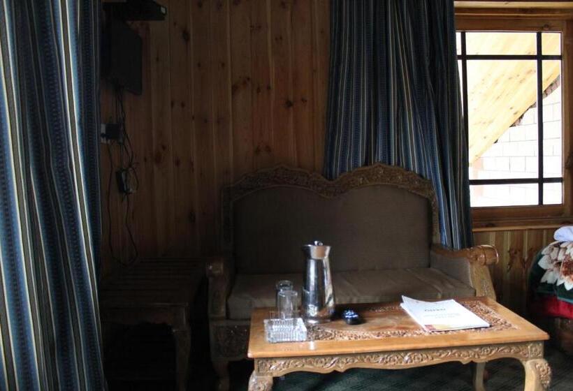 חדר דלוקס, Barzman