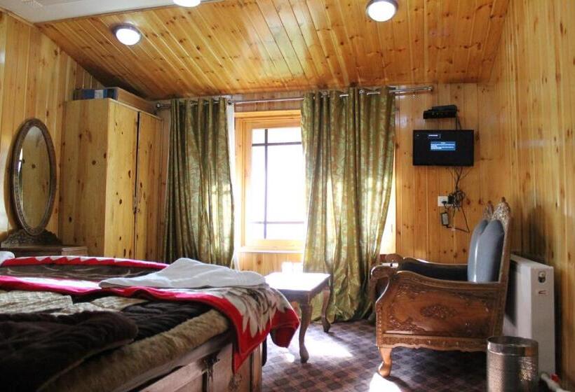 חדר דלוקס, Barzman