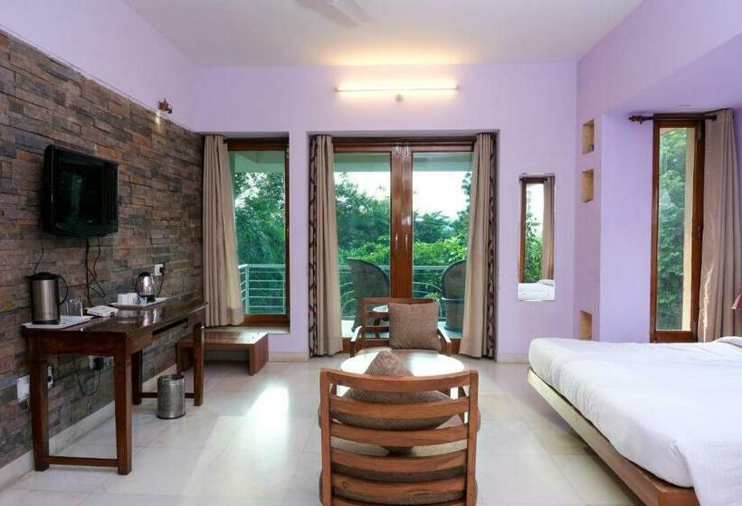 اتاق لوکس با بالکن, The Chitvan Resort