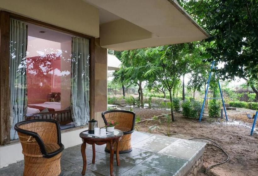 اتاق داخلی دلوکس, The Chitvan Resort