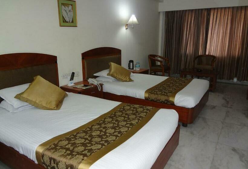 Номер Клуб, Daspalla Executive Court