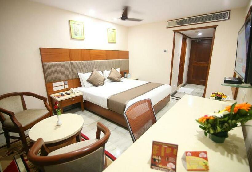 Номер Клуб, Daspalla Executive Court