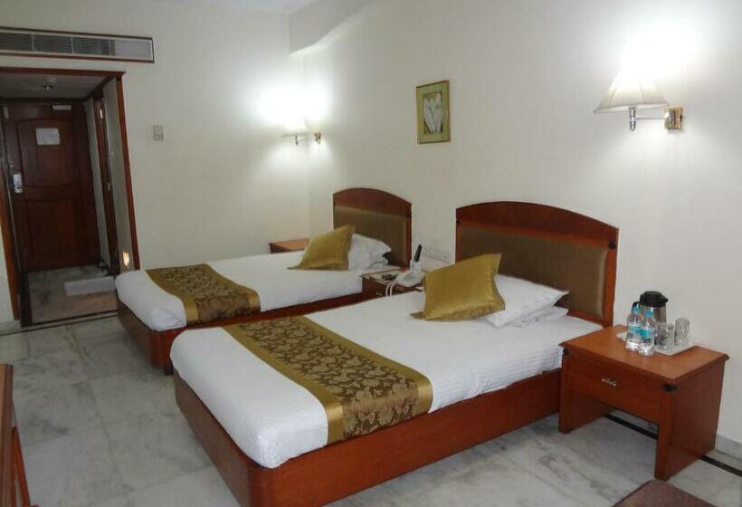 Номер Клуб, Daspalla Executive Court