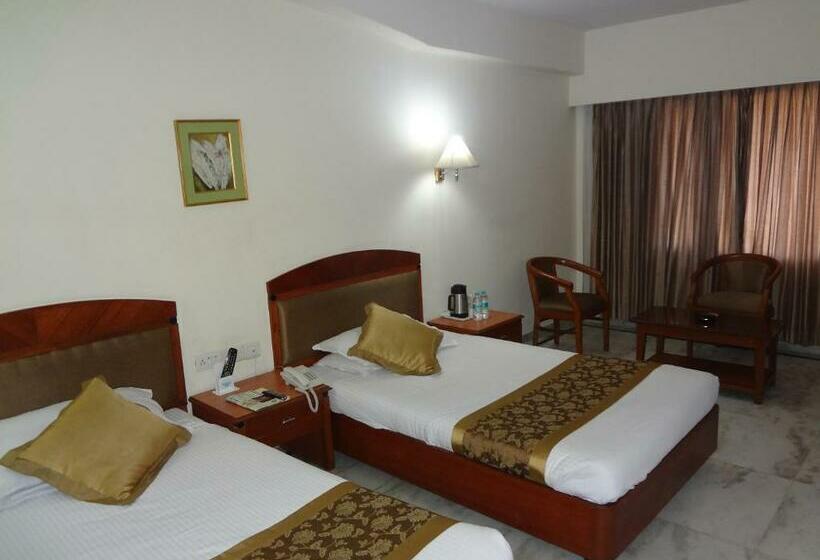 Номер Клуб, Daspalla Executive Court