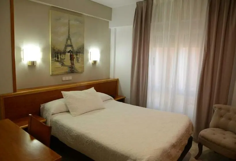 اتاق استاندارد یک نفره, Escudero