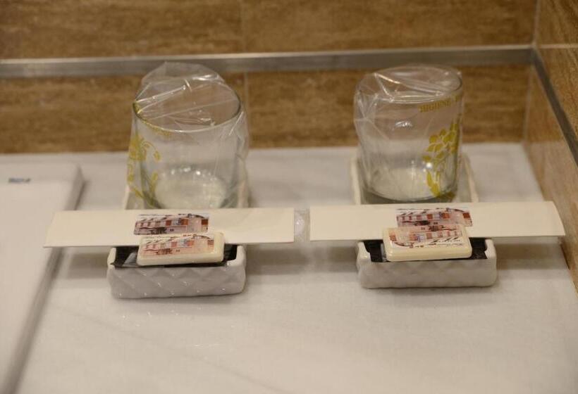 اتاق استاندارد, Escudero