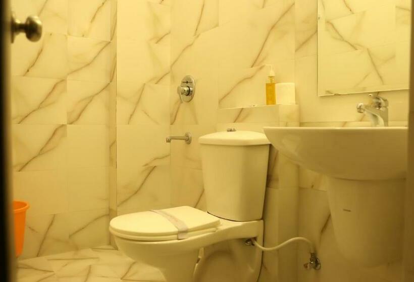 Pokój Ekonomiczny, Kamla Palace