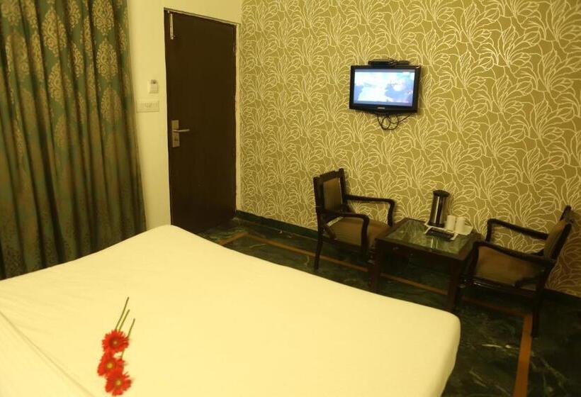 Pokój Ekonomiczny, Kamla Palace