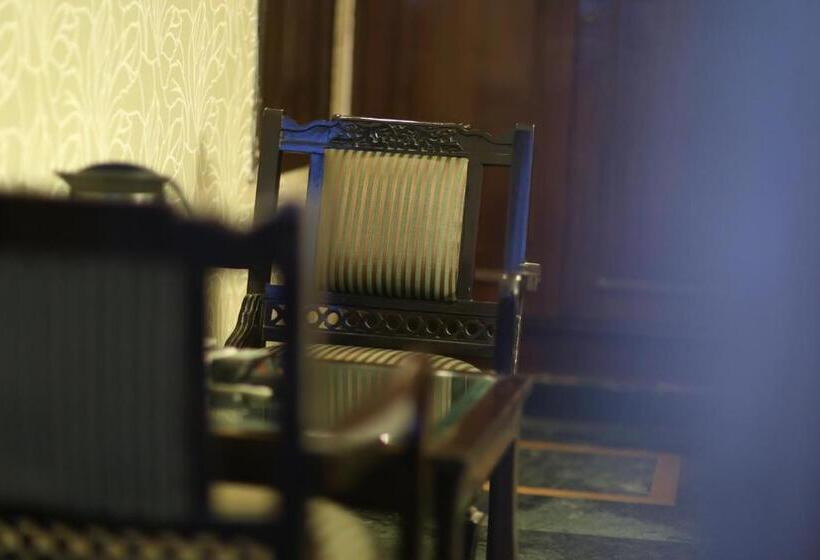 Pokój Ekonomiczny, Kamla Palace