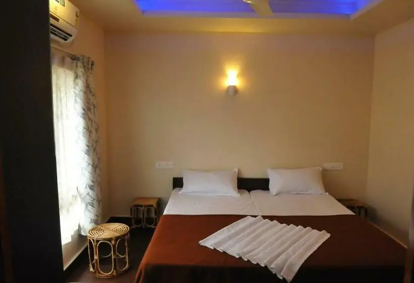 Deluxe Kolmen Hengen Huone, Sreekrishna Houseboat   Vaccinated Staff