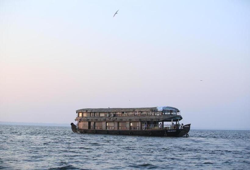 סוויטה משפחתית, Sreekrishna Houseboat   Vaccinated Staff