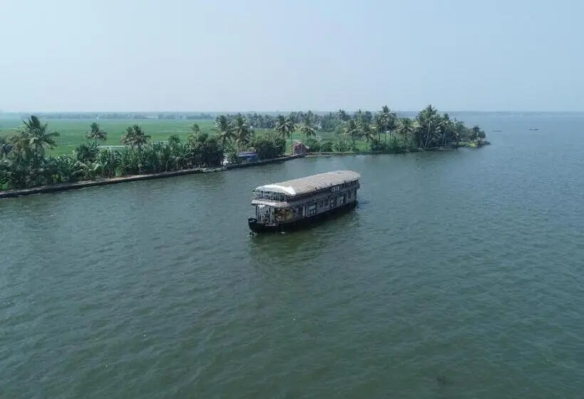 Perhesviitti, Sreekrishna Houseboat   Vaccinated Staff