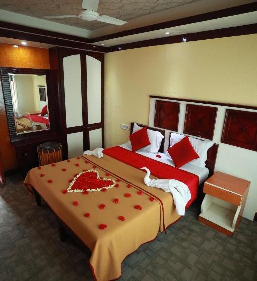 סוויטת 3 חדרי שינה, Sreekrishna Houseboat   Vaccinated Staff