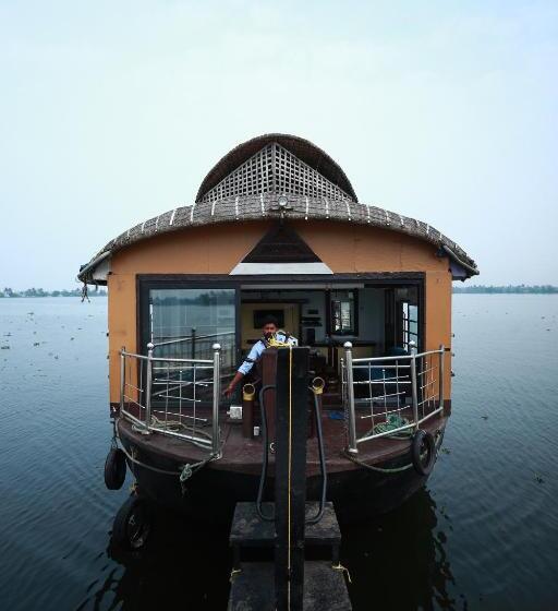 סוויטת 3 חדרי שינה, Sreekrishna Houseboat   Vaccinated Staff