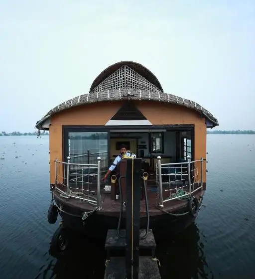 3 Bedroom Suite, Sreekrishna Houseboat   Vaccinated Staff