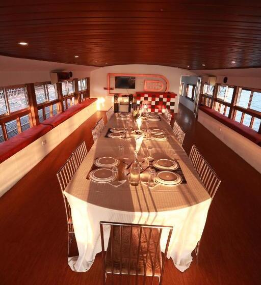 סוויטה משפחתית, Sreekrishna Houseboat   Vaccinated Staff